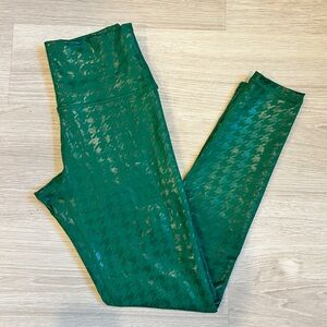 Offline by Aerie Women’s Green Festive Shimmer The Hugger High Rise Legging - M